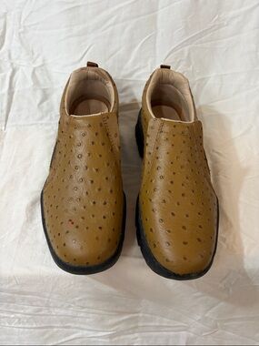 Slip-On Men’s Casual Shoes in Tan
